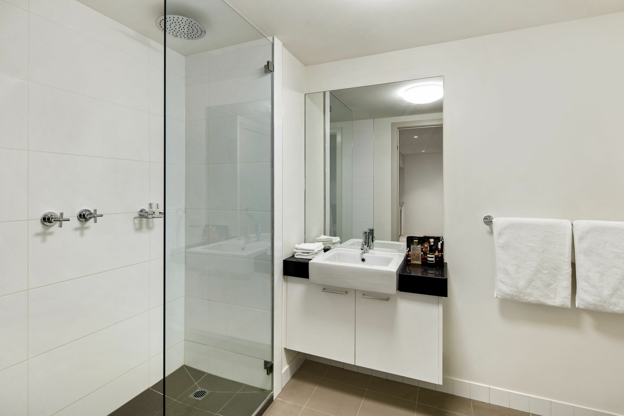 Quest Docklands Aparthotel Melbourne Exterior foto